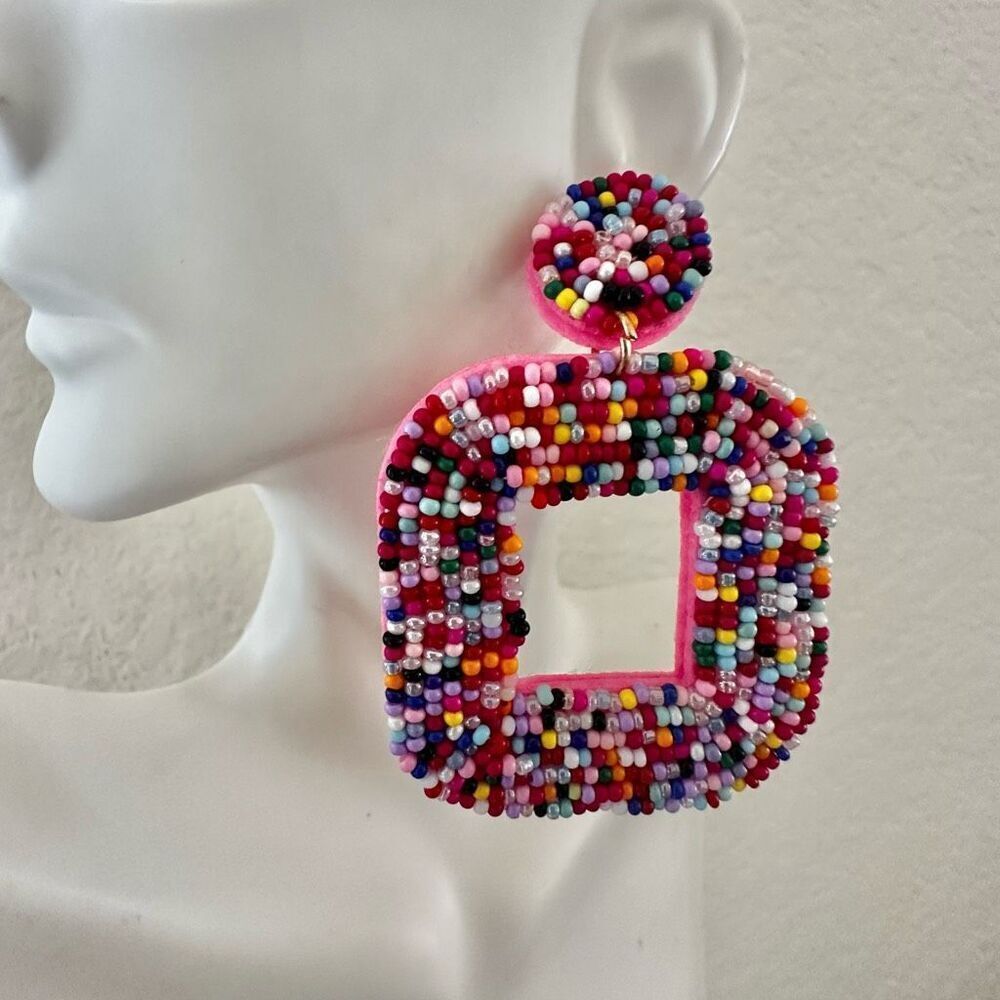 Pink beaded statement earrings - Picture 2 of 7